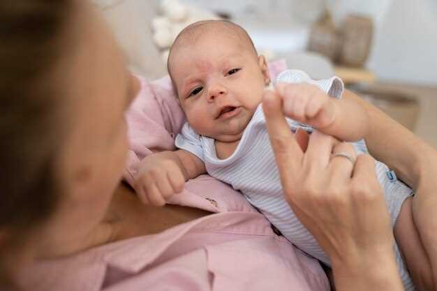 Почему у грудничка хрустят суставы: причины и советы